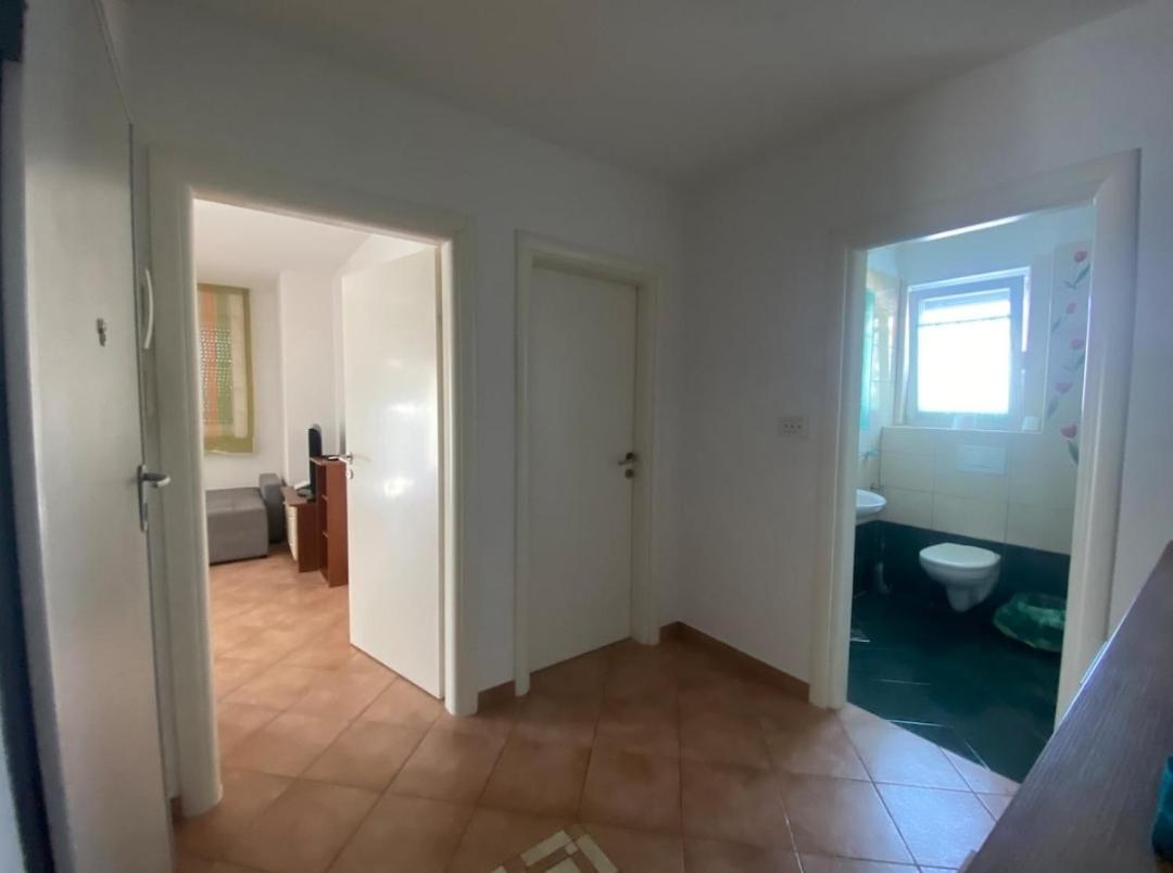 Double Bed In Studio, By The Beach Near Split Kaštela Exterior foto